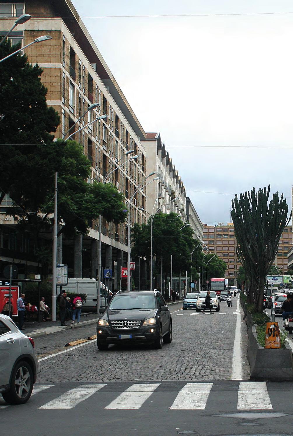 L immobile si trova nel cuore di Catania, in una zona commerciale della città e nei pressi del centro storico.