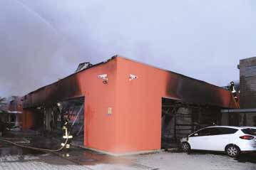 Fasi di spegnimento dell incendio. Le pareti in Lecablocco Tagliafuoco perfettamente integre rendono più sicure le fasi di soccorso antincendio.