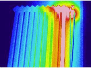 sbrinare spesso il frigorifero; pulire spesso la serpentina, perché la polvere riduce la sua efficienza e tenerla a una certa distanza dal muro in modo che possa