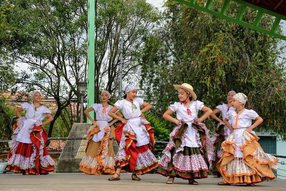 Costarica GRUPO DE NINOS ZUMBA QUE ZUMBA HEREDIA Il gruppo costaricano Zumba que Zumba proviene dalla città di Heredia, situata nel centro del Costarica.