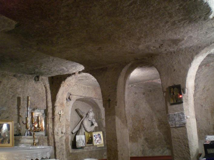 Da un testamento del 1054 apprendiamo l esistenza della chiesa di S. Nicola di Porto Aspro. Il magister Mele di Monopoli, figlio di Martino di Bari, dispose che la chiesa di S.