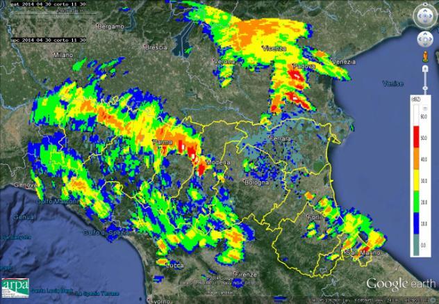 2. Analisi dell evoluzione alla mesoscala sull Emilia-Romagna Figura 3: Mappe di riflettività del 30/04/2014 alle 11.30 UTC (in alto a sinistra), alle 12.30 UTC (in alto a destra), alle 13.