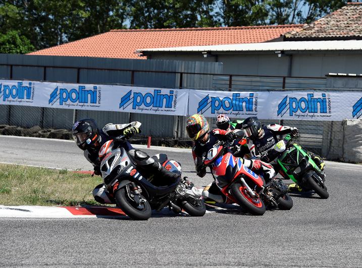 SCOOTER 70 SUPERSPORT: IL GIORNO DI PENZO Daniel Penzo fa sua la pole partendo subito all attacco in Gara-1.