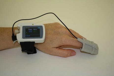 2 Monitoraggio SpO2 e Frequenza Cardiaca L utilizzatore ha a disposizione un Sensore SpO2 clip dito per