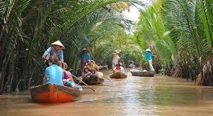 naturale. Si proverà l esperienza di un piccolo sampan per il trasferimento in una casa locale per il pranzo.