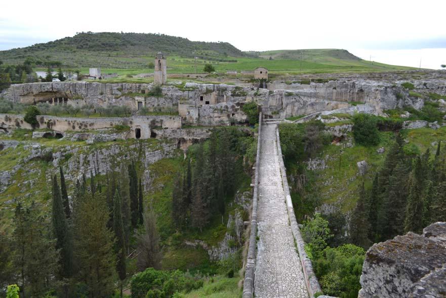 DESTINAZIONE D USO Come già accennato in precedenza, le notizie storiche inerenti la costruzione del ponte evidenziano che lo stesso esisteva già nel XVII secolo.