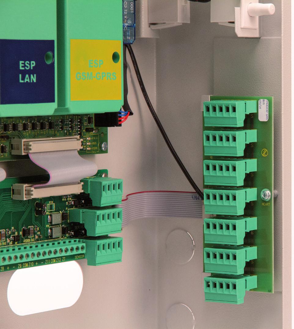 Linea seriale SENSOR BUS Note Corrente 43 + Positivo alimentazione linea Sensor Bus +13,8V DC *1800mA 44 - Negativo alimentazione linea Sensor Bus - 45 A Canale A linea Sensor Bus Dati seriale 46 B