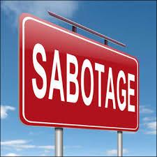 Sabotaggio Il sabotaggio è quell azione che ha lo scopo di rallentare o bloccare le attività della vittima attraverso l intralcio delle normali operazioni come la distruzione di materiale o