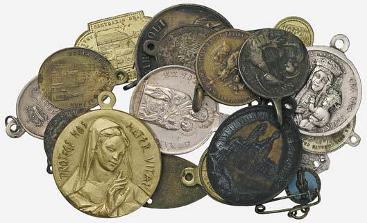 BB 50 6364 Lotto di 12 medaglie militari di medio modulo del XX secolo in AE, MA e MD, notata Identificazione guerre Falkland med.