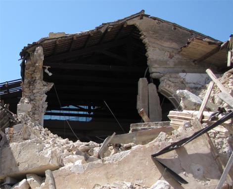 IL PROGETTO DI RINFORZO STRUTTURALE L analisi dei terremoti passati (Umbria e Marche-1997, l Abruzzo-2009, Emilia-2012) e lo studio del comportamento di edifici originali e rinforzati, consente di