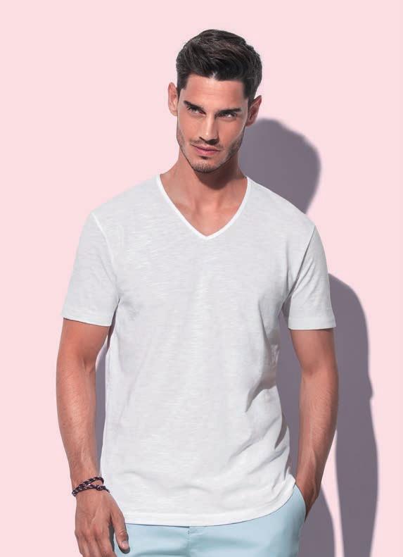 77 T-SHIRT/collo a V m/c fiammata ST9410 Shawn Slub V-Neck T-shirt maniche corte scollo a V, 100% cotone ring-spun con filato Slub. Cuciture laterali, cucitura a doppio ago sul collo, maniche e vita.