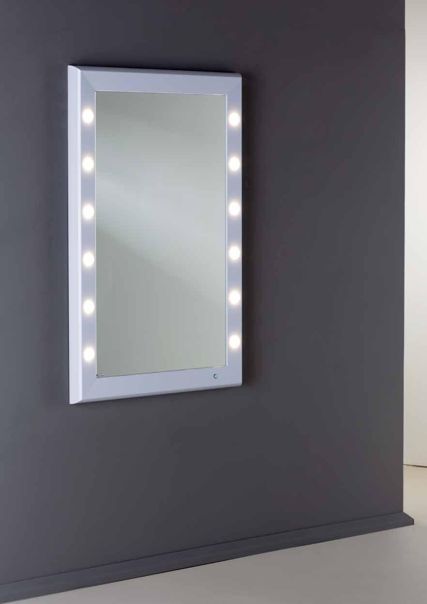 Unica Linea SP SP301 Design: Cantoni Specchio 4 mm ad alta tecnologia 12 lenti I-light incastonate nel profilo Dimensioni: 800x1200x55 Profilo: alluminio verniciato bianco Attuatore frontale