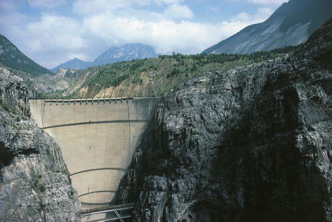 17 APRILE Gita culturale alla diga del Vajont e ferrata della memoria La diga del Vajont fu lo scenario del disastro accaduto nel 1963, quando la frana del Monte Toc creò un'inondazione senza pari