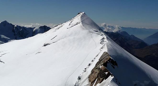 20-21 AGOSTO Traversata Vioz - Cevedale La classica tra le classiche, una tra le più belle escursioni in alta quota del gruppo Ortles Cevedale, tracciata sulla cresta che divide la zona lombarda da