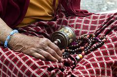 Un posto particolare per poter osservare i bhutanesi presenti, giovani e anziani, nella loro quotidianità ricca di serenità, positività e religiosità. Pernottamento a Thimphu.