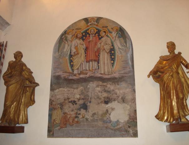 Descrizione Sulla parete sinistra del presbiterio, fu dipinta nel 1897, a smalto ad imitazione di mosaico, una splendida Glorificazione dei Martiri.