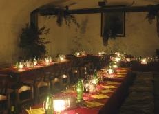 A cena in cantina sabato 29 ottobre 2011 ore 18.45 Cena a base di prodotti tipici nelle cantine del convento delle Suore Orsoline di Gandino.