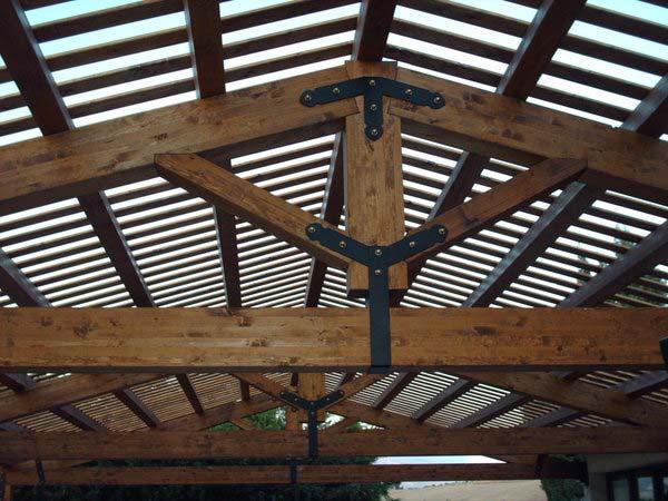 Gli elementi strutturali realizzati in legno, possono essere costituiti