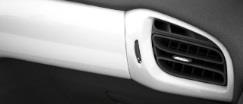 ENCQ WHITE STYLE 81,97 100 Personalizzazione interna che comprende plancia, bocchette aria e pomello del cambio bianco