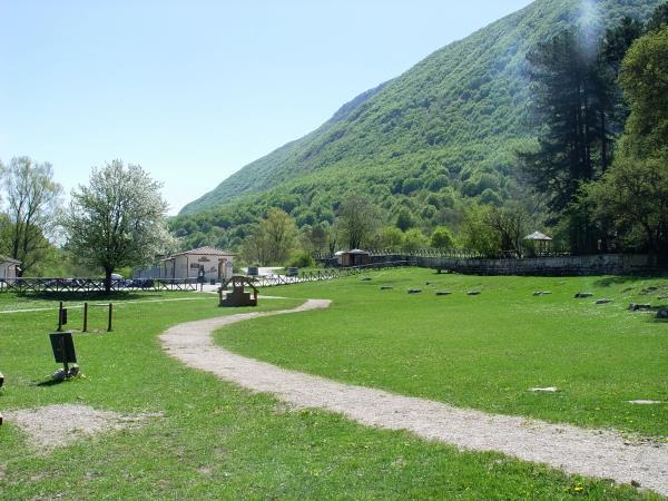 l area attrezzata della Val Fondillo, con