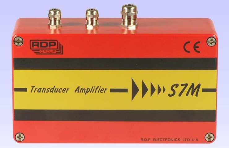 Compatibile con: La maggior parte dei trasduttori estensimetrici pieno ponte Alimentazione (singolo, deve galleggiare) : 10V to 36V dc, 30mA Tensione di alimentazione (doppio): ±5V to ±18V dc, 30mA