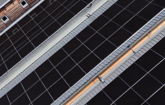 tux... noi cominciamo La Inventux Technologies AG è stata una delle prime aziende nel campo del solare in Europa a specializzarsi nella produzione in serie di moduli solari a film sottile micromorfo.