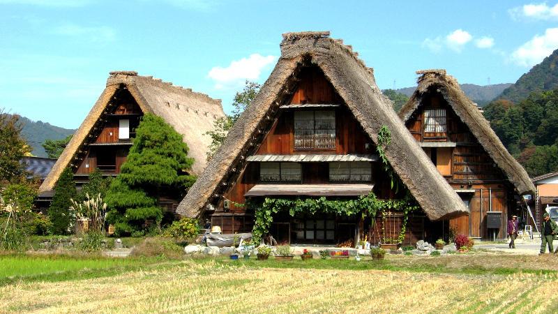 Si potrebbero perdere giorni interi a passeggiare lungo le colline orientali di Kyoto, chiamate in giapponese Higashiyama: non solo templi e giardini a non finire, ma, soprattutto, il gusto della