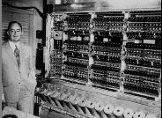 STORIA DEI COMPUTER ELETTRONICI Ispirati alla macchina di Turing 1936 Konrad Zuse costruì in casa lo Z1 usando i
