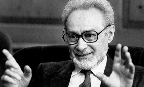 Primo Levi Se questo è un uomo Voi che vivete sicuri Nelle vostre tiepide case, Voi che trovate tornando a sera Il cibo caldo e visi amici: Considerate se questo è un uomo Che lavora nel fango Che