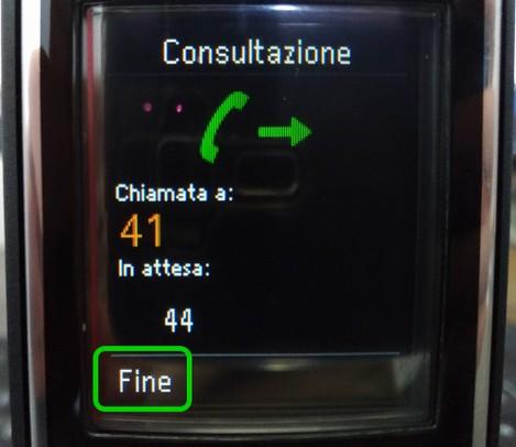 Per effettuarla, basta digitare il numero dell interno a cui passare la chiamata (es. 41) ed attendere 3 secondi. Per terminare il trasferimento di chiamata: Opz.