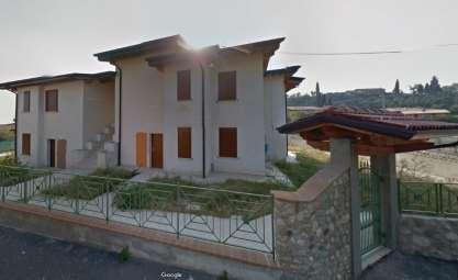 Il Centro Residenziale di via Valtenesi è situato nell immediato entroterra del Lago di Garda, nel comune di Polpenazze del Garda (BS) ed è strutturato in tre complessi immobiliari così come di