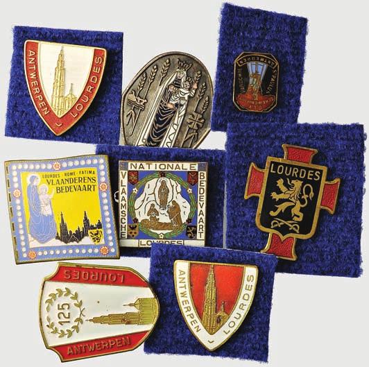 RELIGIOSE - Lotto di 20 medaglie di medio modulo in metalli vari, 8 in argento, XIX e XX secolo -