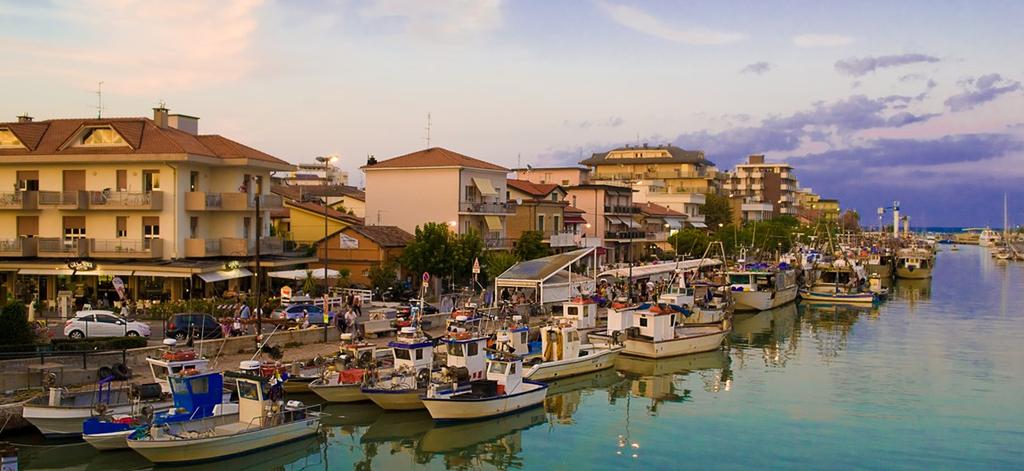 Ristoranti favolosi e bar alla moda servono buon cibo e