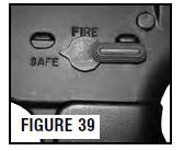 serbatoio fisso dell M&P 15 Smith & Wesson. Inserite la sicura (fig. 39).