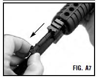 Quando il piolo è in posizione a ore 9, il pistone e l asta di armamento possono essere rimossi per la pulizia e la manutenzione (fig. A7 e A8). Fig.