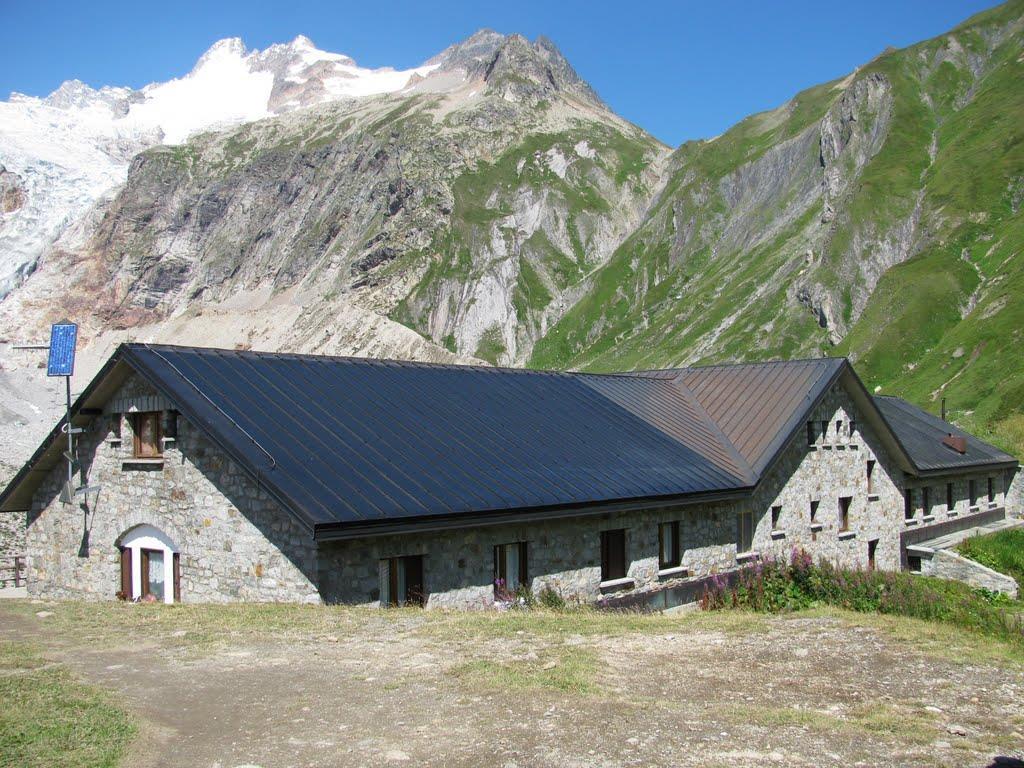 21/22 LUGLIO WEEK-END RIFUGIO ELENA ISCRIZIONI ENTRO IL 15 GIUGNO!!! PARTENZA: COURMAYEUR VAL FERRET (AO) DURATA PERCORSO: 40 MINUTI DISLIVELLO: Mt.