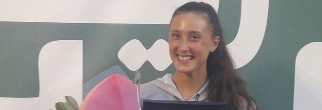 di Maria Grazia Ciotola Maria Grazia Ciotola Splendida notizia per il tennis campano. La quindicenne Federica Sacco ha conquistato l'itf junior under 18 di Rabat, in Marocco, grade 4.