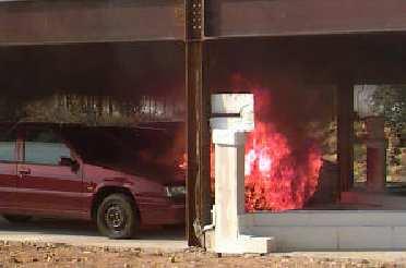 all interno delle auto, i flussi di calore e gli spostamenti in alcuni punti della struttura.