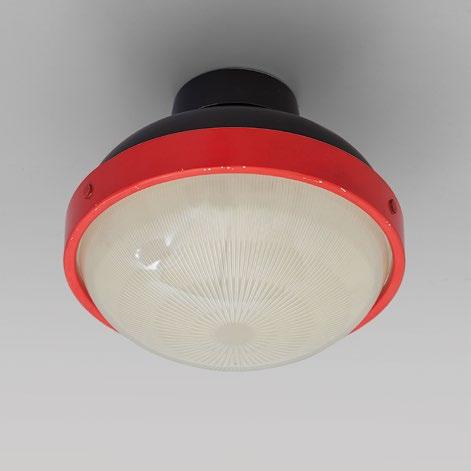 3012 GINO SARFATTI Una lampada a plafone "3027", 1960. Alluminio laccato, vetro stampato. Etichetta originale Arteluce. Altezza cm 22, diametro cm 26.