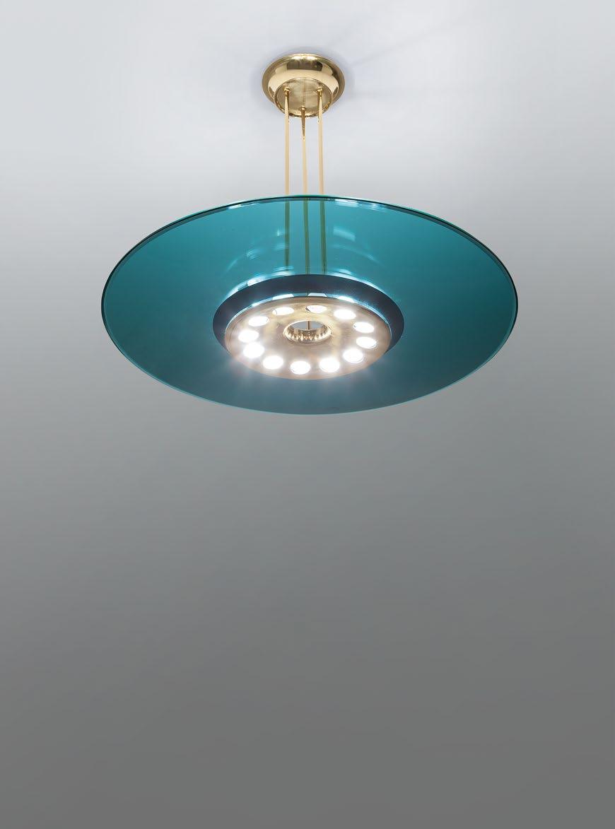 3032 MAX INGRAND Un lampadario '1508' per FONTANA ARTE, circa 1960. Cristallo colorato curvato e molato, cristallo molato, ottone. Altezza cm 72, diametro cm 86.