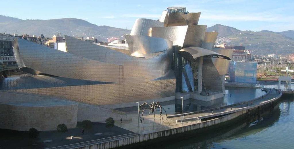 Museo Guggenheim, Bilbao, Spagna Il museo, posizionato sulla riva sinistra del fiume Nerviòn, a Bilbao, è stato costruito per contenere una delle più importanti