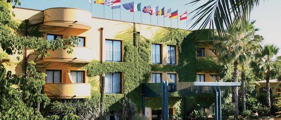 SPECIALE MID- HOTEL CAESAR PALACE Offerta valida dal 02 al 07 Settembre 2018 Sistemazione in Camera Standard Mezza Pensione Bevande Incluse