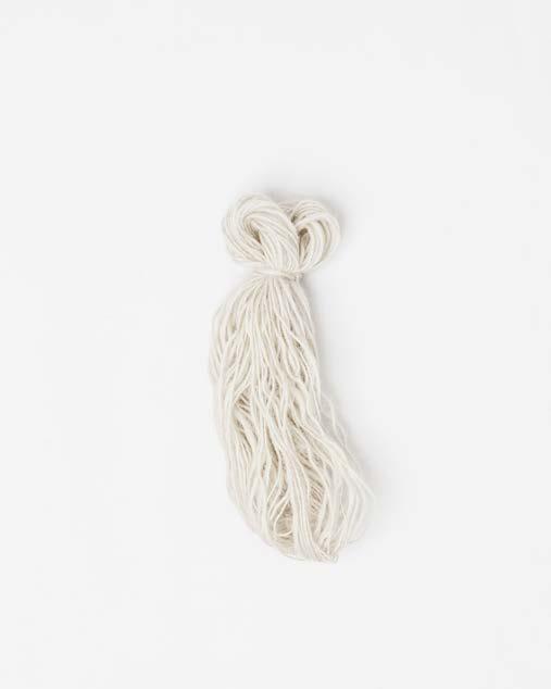 LANA NEOZELANDESE E BLEND Più fine e lunga rispetto alla lana comune, la lana ottenuta dalla tosatura di ovini neozelandesi è da sempre apprezzata nel settore arredo e