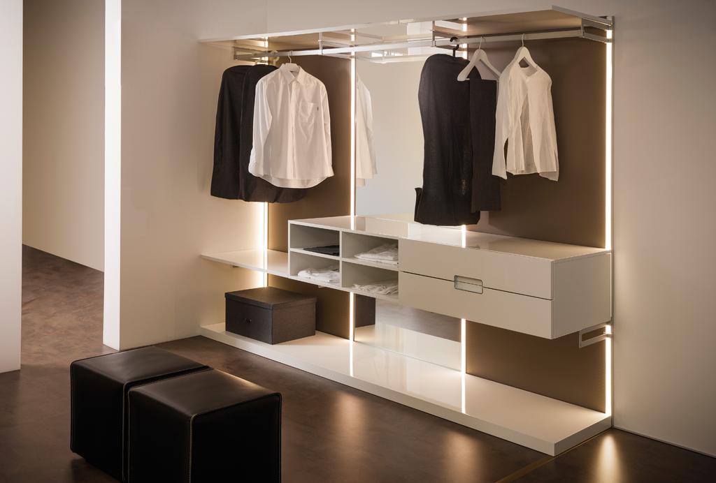 LA CABINA ARMADIO EVO È UNO SPAZIO FUNZIONALE E UNA SOLUZIONE DI ARREDO ELEGANTE PER LA TUA CASA EVO WARDROBE IS A FUNCTIONAL SPACE AND A STYLISH FURNISHING SOLUTION FOR