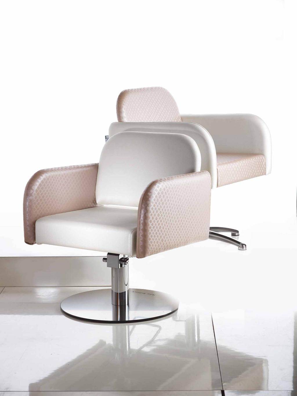 The ample foam padding makes the chair particularly comfortable, giving a truly