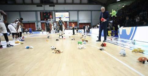 SOCIALE Lampada da tavolo ricaricabile di 122,13 103,85 Contro Brescia la pioggia benefica di peluches del Teddy Bear Toss In occasione del derby con la Germani Brescia dello scorso 22 dicembre, sul