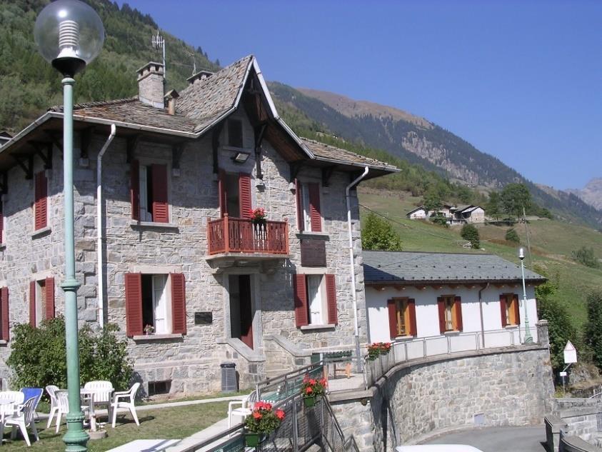 ALBERGHI CRAEM LOMBARDIA BORMIO (SO) RIFUGIO FUSINO Il Rifugio Fusino si affaccia sulla diga di Fusino Val Grosina, a 1267 metri s.l.m., ed è il luogo ideale per immergersi nella natura.