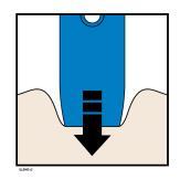 Importante: Per il momento non toccare il pulsante di avvio blu. H. Premere con decisione la penna preriempita sulla pelle finchè non smette di muoversi.