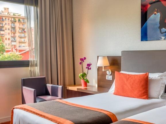 Sono dotate di letto matrimoniale oppure due letti separati. CAMERA DOPPIA Camere Smart & Relax: eleganti camere situate ai piani superiori dell'hotel (4 e 5 piano).