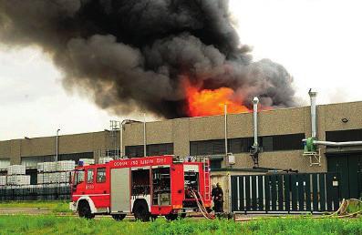 RISCHIO INCIDENTE INDUSTRIALE L incidente industriale si verifica durante un emissione, un incendio o un esplosione di grande entità, dovuto a sviluppi incontrollati durante l attività di uno